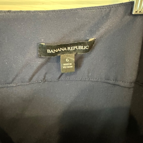 Banana Republic Navy Eyelet Skirt, size 6 - Picture 3 of 4